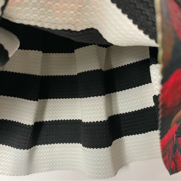 ❓ GUESS floral print striped pleated coquette stretchy structured skirt medium ❓ - Picture 7 of 9